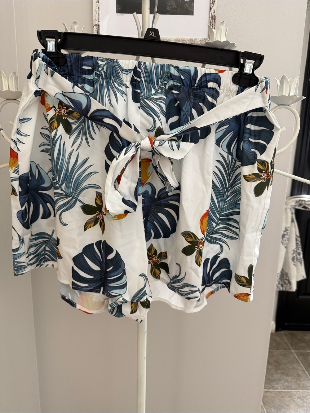 High Waist Tropical Print Shorts with Tie Waist - White/Blue